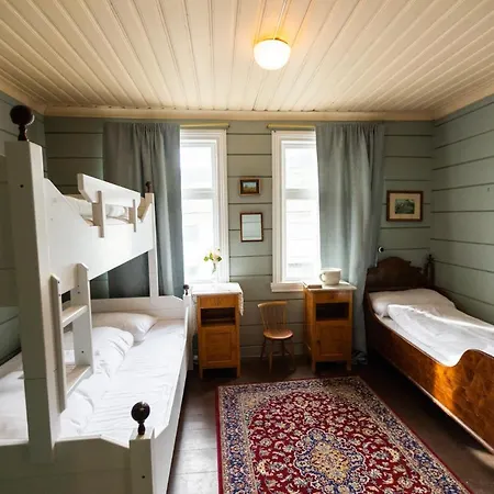 Lodgen Hotel *